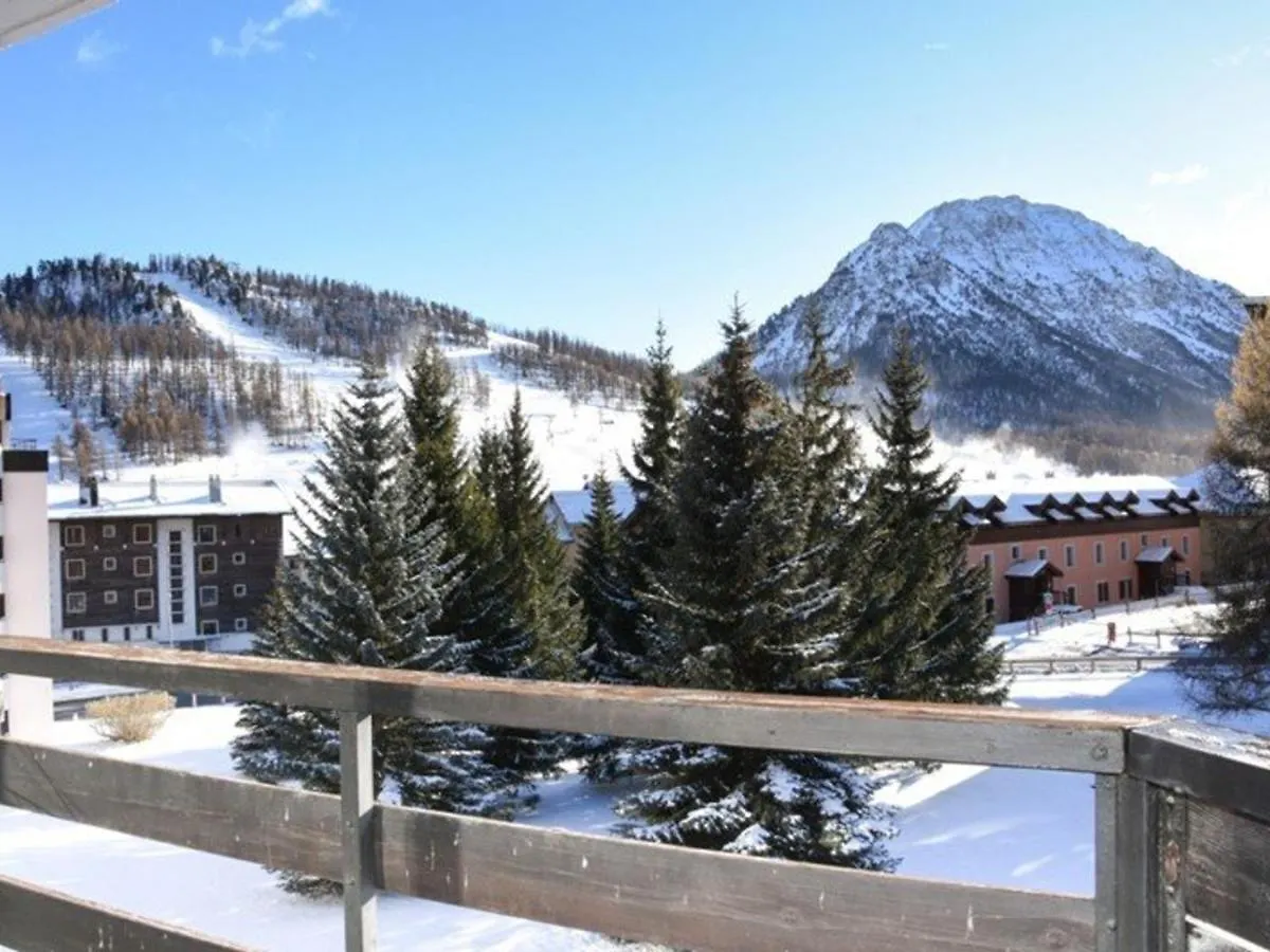 Apartment Studio Renove Pour 3 Au Centre De Montgenevre Avec Parking - Fr-1-266-166